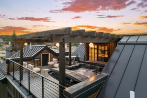 New Luxury River Front Villa 110 I Rooftop Hot Tub & Lounge I Great Views I Best Price I FREE Adventures Daily